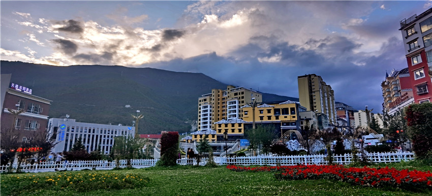 康定新城.jpg 康定新城.jpg